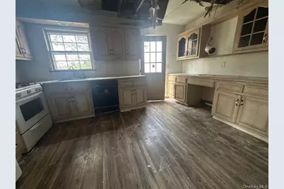 188 W Woodland Drive, Wading River, NY 11792 - Photo 17