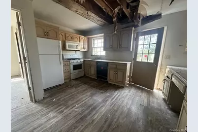 188 W Woodland Drive, Wading River, NY 11792 - Photo 15