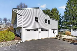 8 Puritan Ln, Blooming Grove, NY 10992 - Photo 3