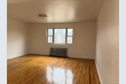 1084 Fenwood Drive #3, Valley Stream, NY 11580 - Photo 3