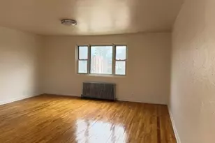 1084 Fenwood Dr, Valley Stream, NY 11580 - Photo 3