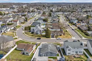 69 Candy Ln, Syosset, NY 11791 - Photo 35