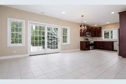 423 English Place, Mamaroneck, NY 10543 - Photo 9