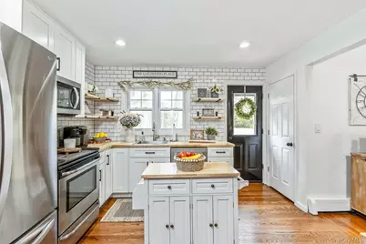 14 Ursular Court, Smithtown, NY 11787 - Photo 19