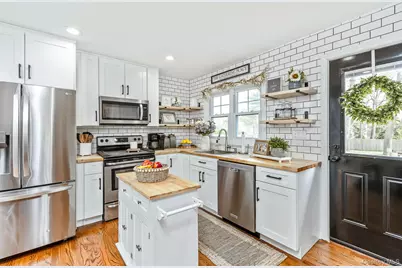 14 Ursular Court, Smithtown, NY 11787 - Photo 17