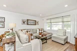 14 Ursular Ct, Smithtown, NY 11787 - Photo 9