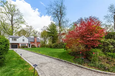 7 Lincoln Road, Great Neck, NY 11021 - Photo 17