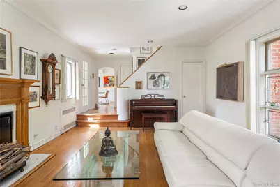 7 Lincoln Road, Great Neck, NY 11021 - Photo 3