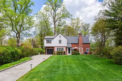 7 Lincoln Road, Great Neck, NY 11021 - Photo 1