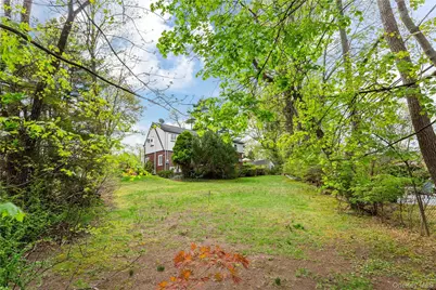 7 Lincoln Road, Great Neck, NY 11021 - Photo 21