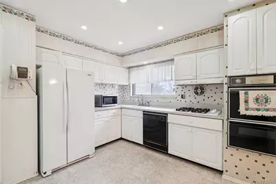 40 Bowling Lane, Deer Park, NY 11729 - Photo 11