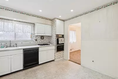 40 Bowling Lane, Deer Park, NY 11729 - Photo 13