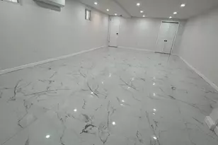 109-09 169th Pl, Jamaica, NY 11433 - Photo 17