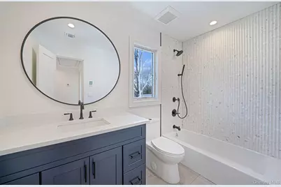 405 S Oakwood Drive, Laurel, NY 11948 - Photo 17