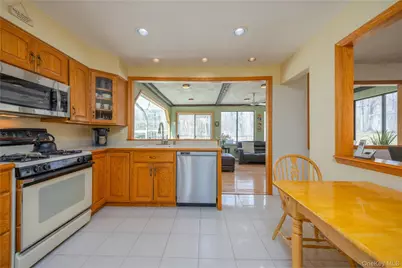 196 E Townline Road, West Nyack, NY 10994 - Photo 9