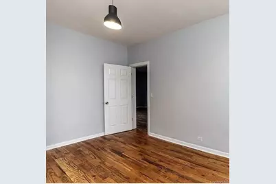 712 E 211th Street, Bronx, NY 10467 - Photo 11