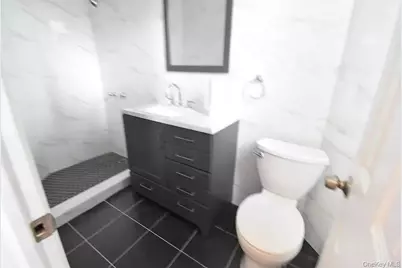 712 E 211th Street, Bronx, NY 10467 - Photo 5