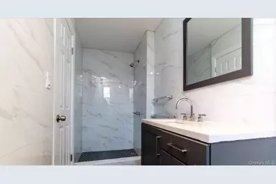 712 E 211th Street, Bronx, NY 10467 - Photo 9