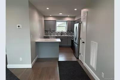 99 N. Railroad Avenue, Babylon, NY 11702 - Photo 7