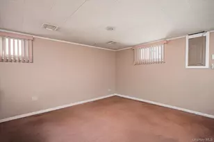 42 Netto Ln, Plainview, NY 11803 - Photo 17