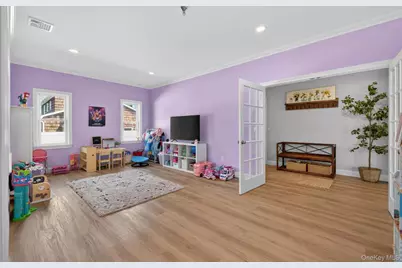 270 Edgewood Avenue, Oakdale, NY 11769 - Photo 11