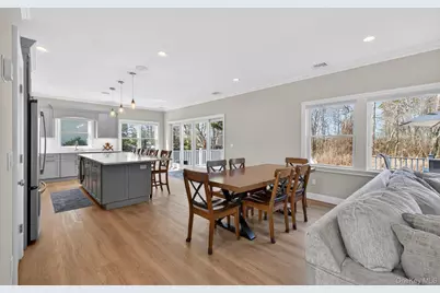 270 Edgewood Avenue, Oakdale, NY 11769 - Photo 9