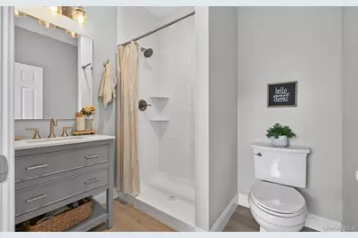 270 Edgewood Avenue, Oakdale, NY 11769 - Photo 17