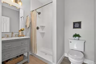 270 Edgewood Ave, Oakdale, NY 11769 - Photo 17