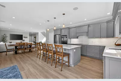 270 Edgewood Avenue, Oakdale, NY 11769 - Photo 5