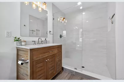 270 Edgewood Avenue, Oakdale, NY 11769 - Photo 27