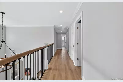 270 Edgewood Avenue, Oakdale, NY 11769 - Photo 19