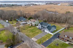 270 Edgewood Ave, Oakdale, NY 11769 - Photo 33