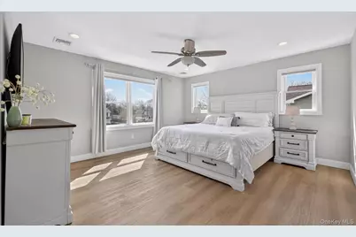 270 Edgewood Avenue, Oakdale, NY 11769 - Photo 25