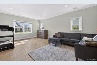 270 Edgewood Avenue, Oakdale, NY 11769 - Photo 15