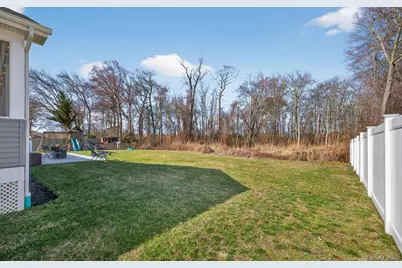 270 Edgewood Avenue, Oakdale, NY 11769 - Photo 31
