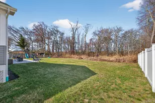 270 Edgewood Ave, Oakdale, NY 11769 - Photo 31