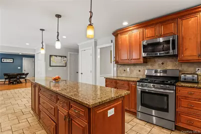 7 East Gate Lane, Setauket, NY 11733 - Photo 11