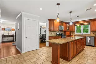 7 E Gate Ln, Setauket, NY 11733 - Photo 9