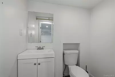 151 Hillcrest Avenue, Manhasset, NY 11030 - Photo 25