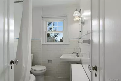 151 Hillcrest Avenue, Manhasset, NY 11030 - Photo 19
