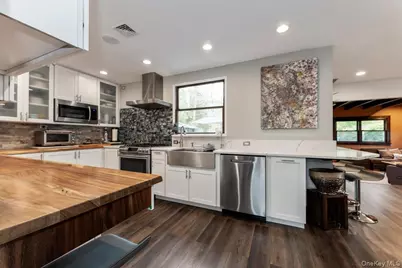 33 W Lakeland Street, Bay Shore, NY 11706 - Photo 9