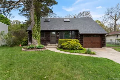 33 W Lakeland Street, Bay Shore, NY 11706 - Photo 1