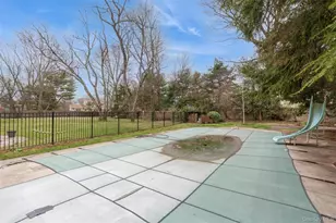 10 Liso Dr, Mount Sinai, NY 11766 - Photo 25