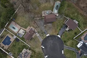 10 Liso Dr, Mount Sinai, NY 11766 - Photo 29