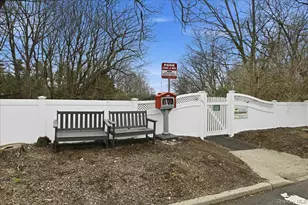 74 Rockland Dr, Jericho, NY 11753 - Photo 25