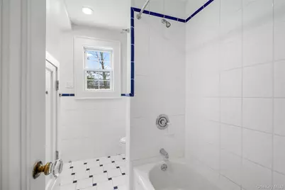 225 Larchmont Avenue, Larchmont, NY 10538 - Photo 27