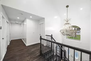 18 Wellington Rd, Greenvale, NY 11548 - Photo 15