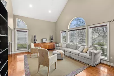 17 Stone Gate Court, Smithtown, NY 11787 - Photo 5