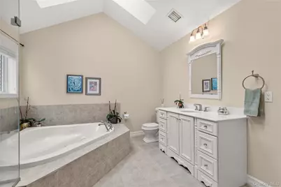 17 Stone Gate Court, Smithtown, NY 11787 - Photo 11