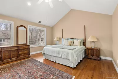 17 Stone Gate Court, Smithtown, NY 11787 - Photo 9